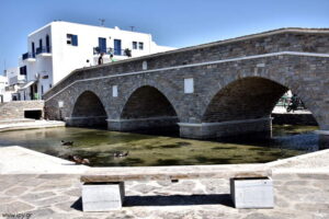 Φωτογραφίες και εντυπώσεις από την κωμόπολη της Νάουσας Πάρου