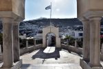 Ο εντυπωσιακός ιερός ναός της Αγίας Τριάδας και η κωμόπολη Λεύκες της Πάρου