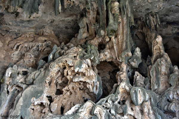 Σπήλαιο κρητικού Αγίου