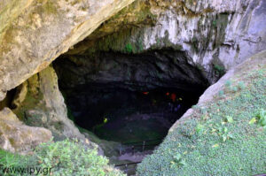 Είσοδος σπηλαίου Δικταίου Άντρου