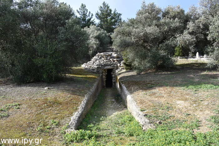 Vaulted tomb A in Fourni