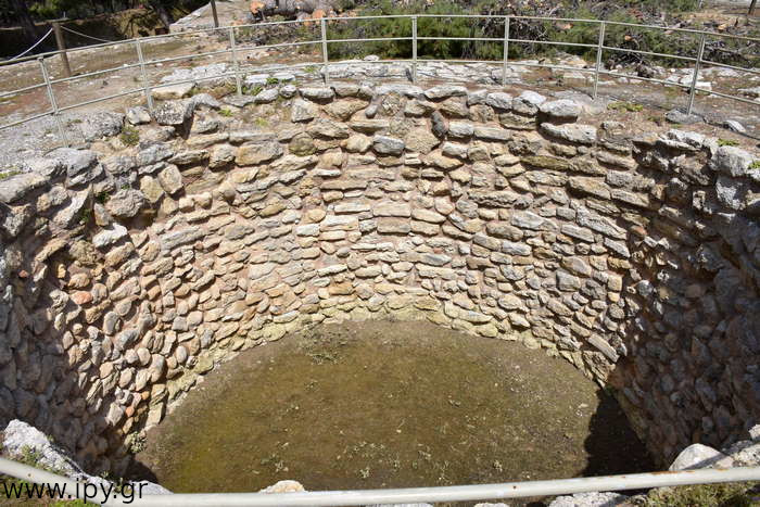 Μινωικό πηγάδι Μινωικές κουλούρες