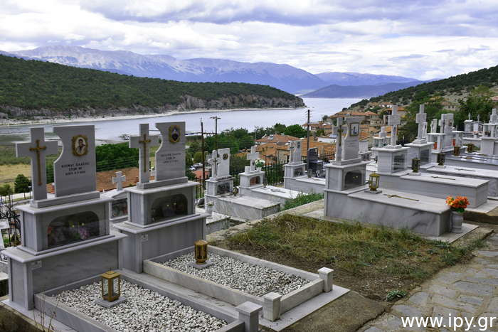 Κοιμητήριο του χωριού Ψαράδες