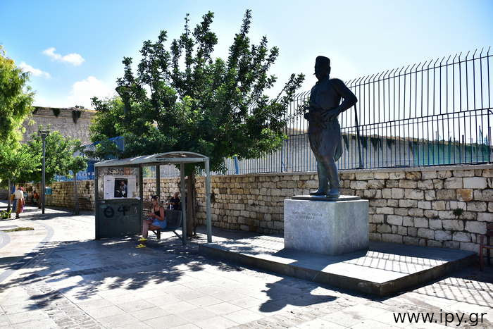 Μιχάλης Κόρακας
