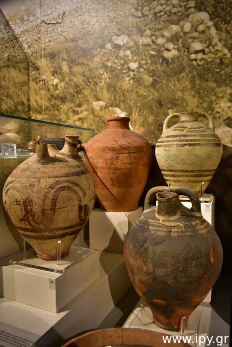 εκθέματα από το αρχαιολογικό μουσείο Ναυπλίου