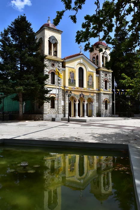 Ο-ναός-Κοιμήσεως-της-Θεοτόκου-Καλαβρύτων-2