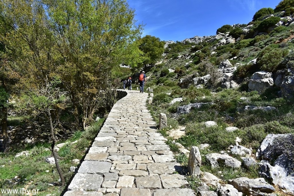 Έτσι θα έπρεπε να είναι το μονοπάτι Λασίθι Τσούλη μνήμα