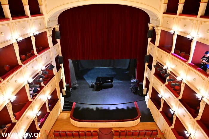 to theatro «apollon» tis ermoypolis stin siro