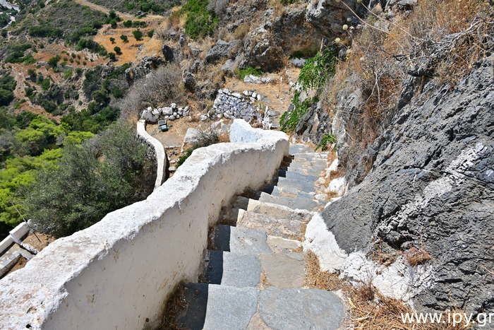 Agios-Ioannis-Theologos-o-en-krimno-Kythiron-11