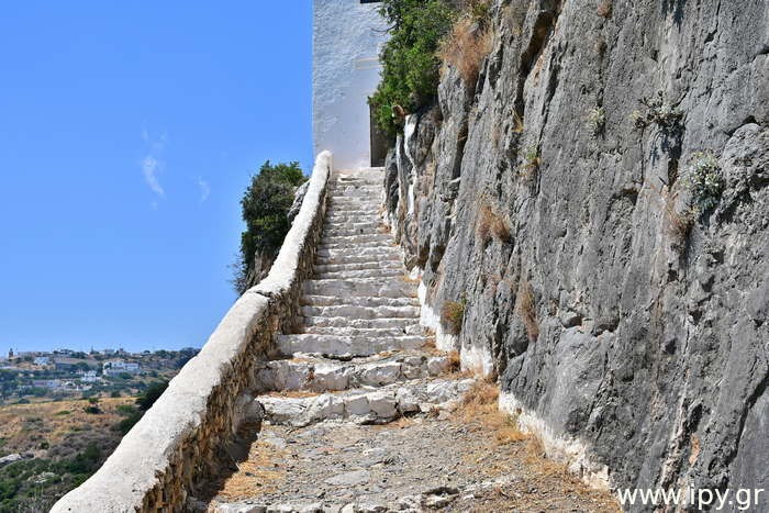 Agios-Ioannis-Theologos-o-en-krimno-Kythiron-2