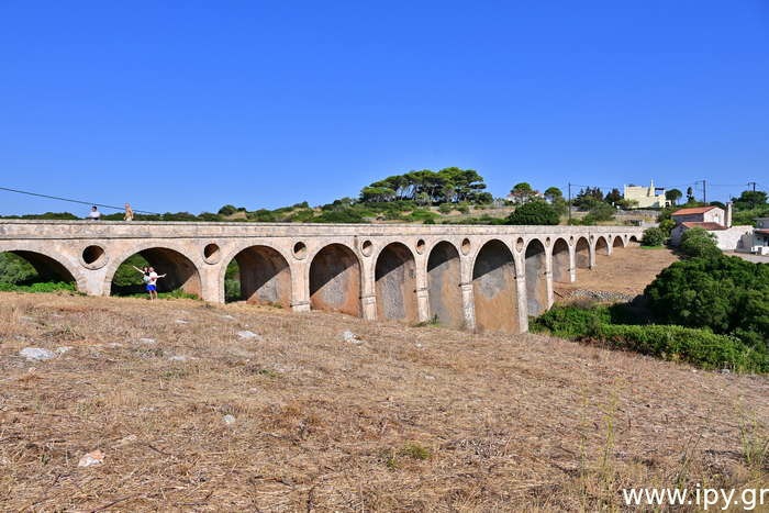 Το γεφύρι με τα 13 τόξα των Κυθήρων Κατουνίου